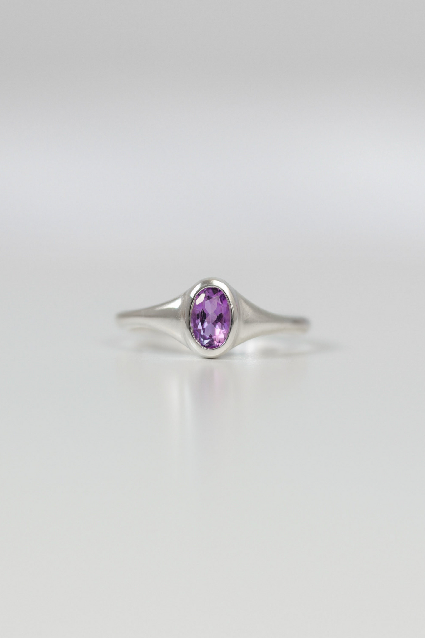Small Oval Signet Ring Amethyst