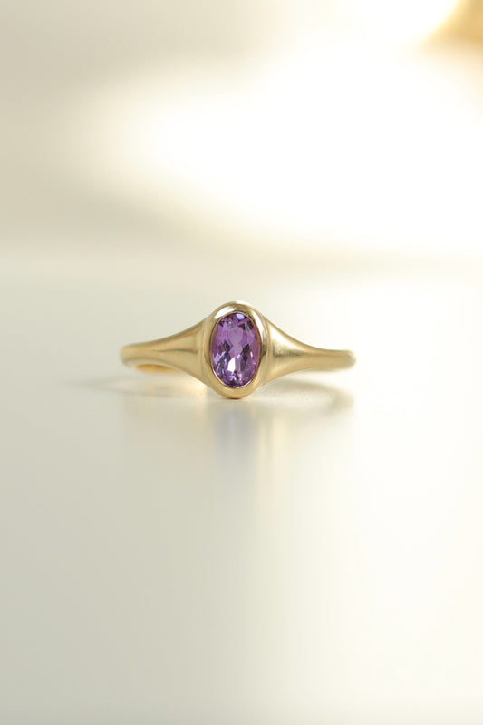 Small Oval Signet Ring Amethyst
